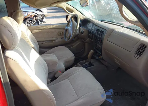 2002 Toyota Tacoma из США, поврежденный, VIN 5TEVL52N82Z079701